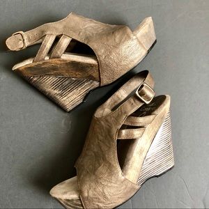 Colleen Cordero gray wedge sandal